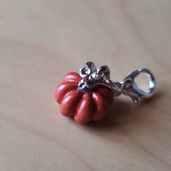 3D 11mm Enamel Halloween Pumpkin Alloy Charm - Picture 2 of 4